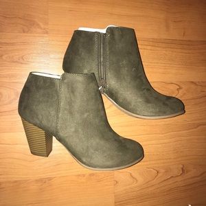 Women’s Heeled Ankle Booties